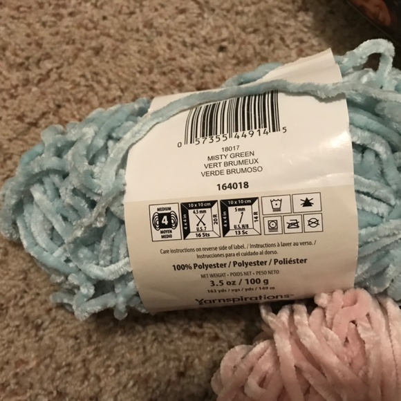 Bernat velvet yarn - Picture 3 of 4